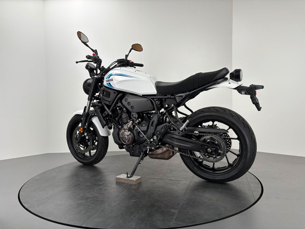 Fahrzeugabbildung Yamaha XSR 700 *SERVICE NEU *1. HAND *SCHECKHEFT