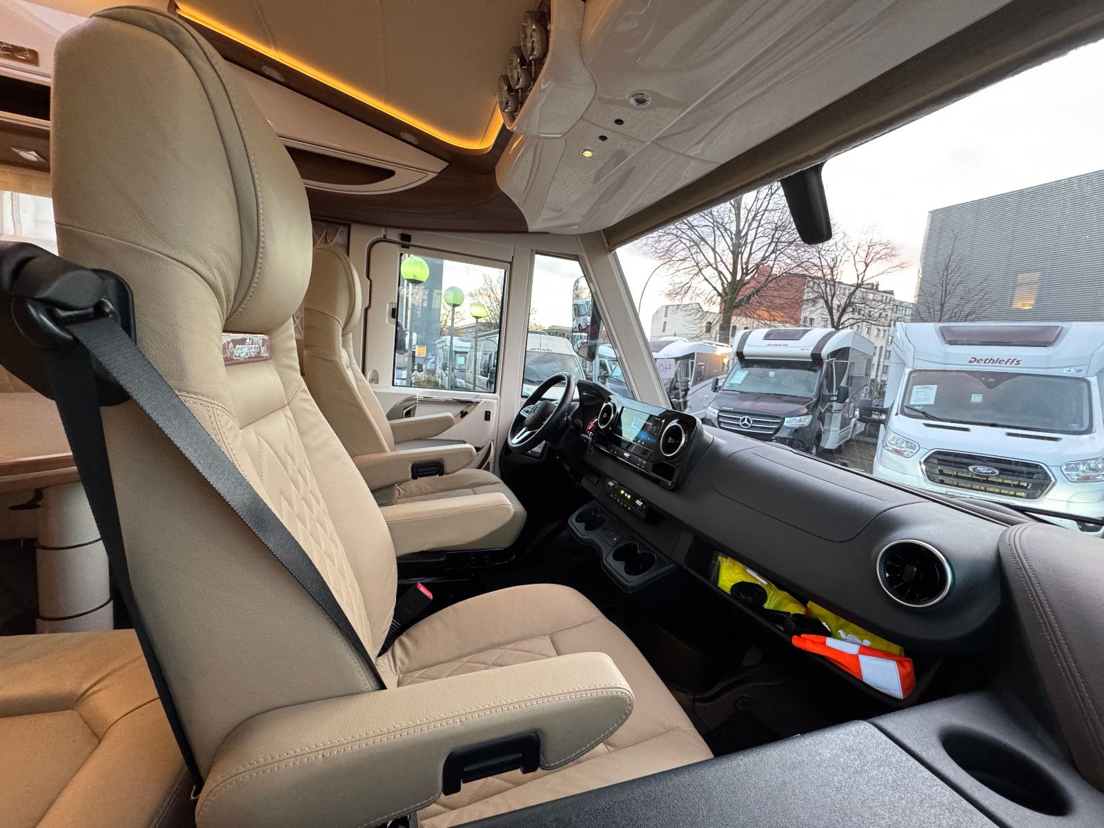 Fahrzeugabbildung Carthago Chic e-line I 51 QB MERCEDES 418 CDI 9GT 1.HAND