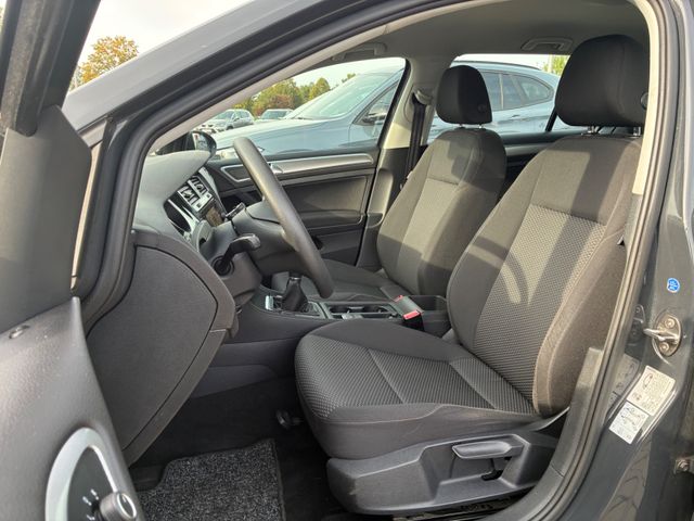 Fahrzeugabbildung Volkswagen Golf VII Variant >Navi/Klima/VW Connect<