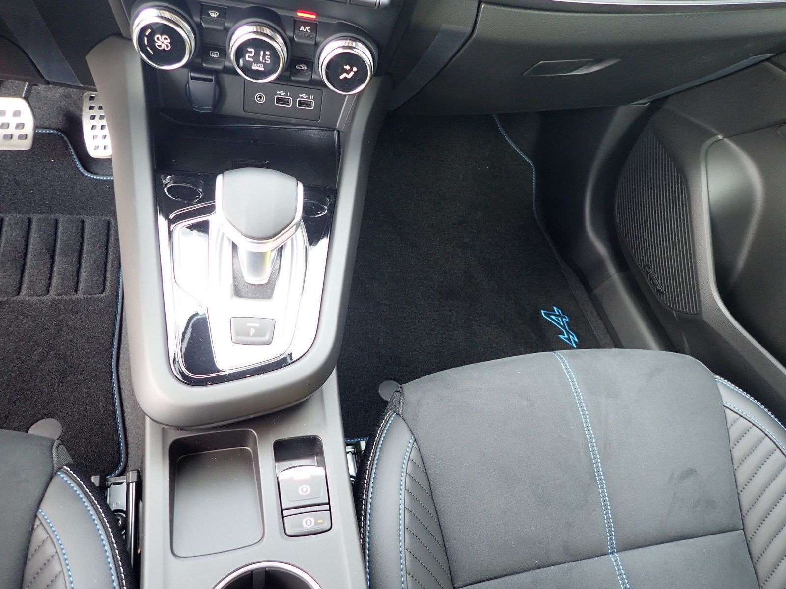 Fahrzeugabbildung Renault Arkana Esprit Alpine Mild Hybrid 140 EDC