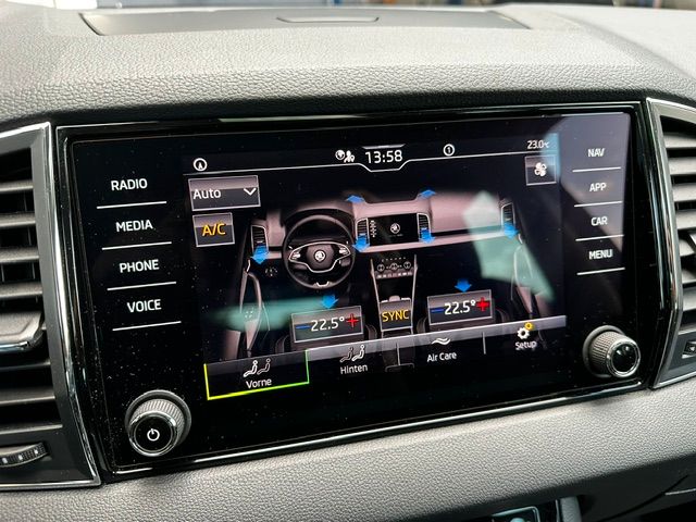 Karoq Ambition KAMERA;CARPLAY;PDC;KESSY