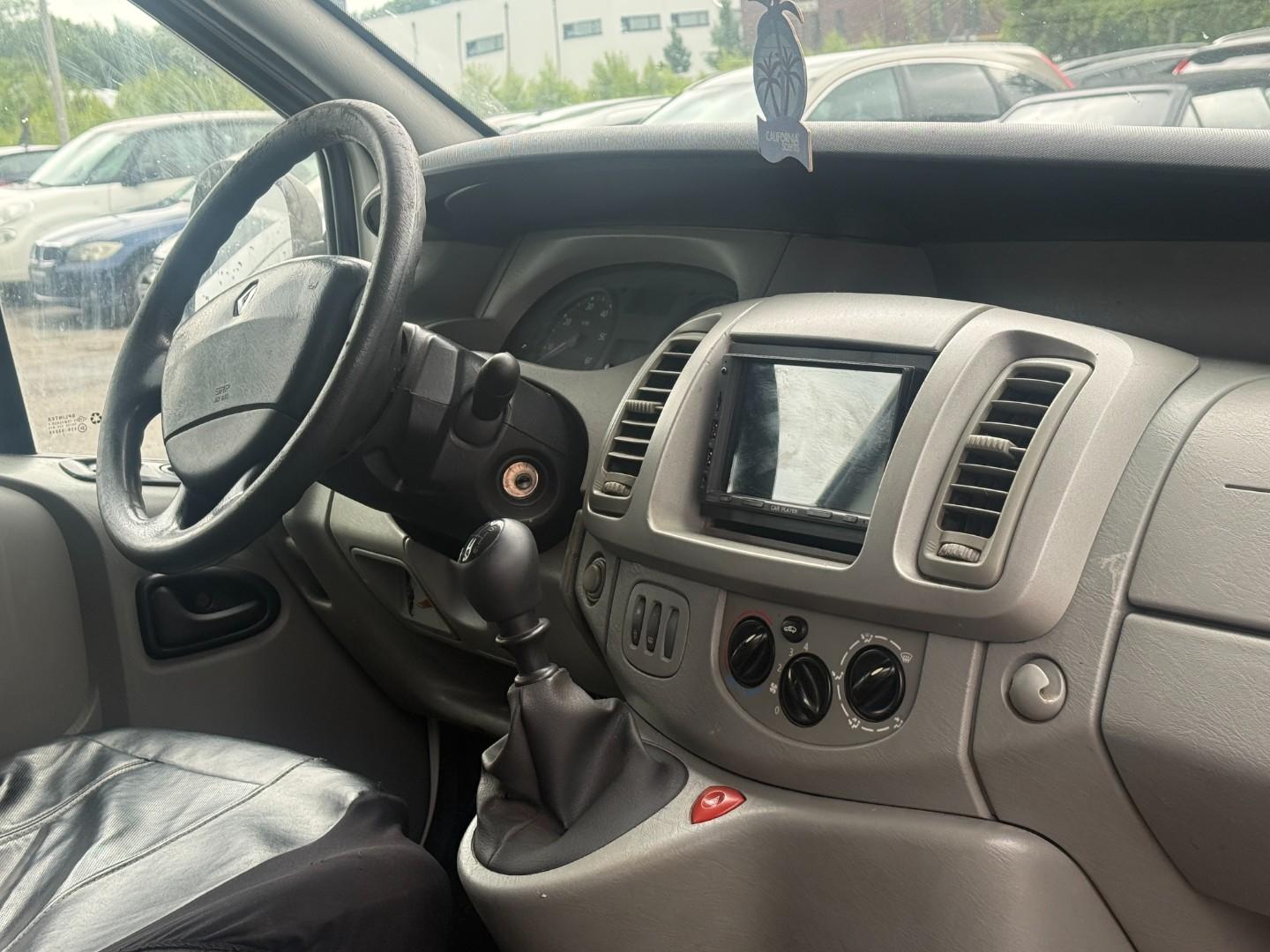 Renault Trafic 2008 — photo 16