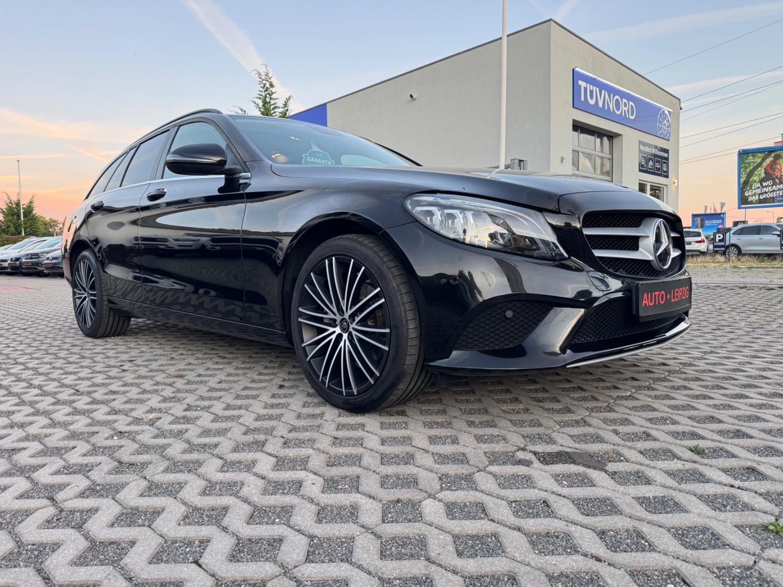 Mercedes-Benz C200dT-Modell/Sportpaket/LED/Navi/RCam/Tempo/AHK