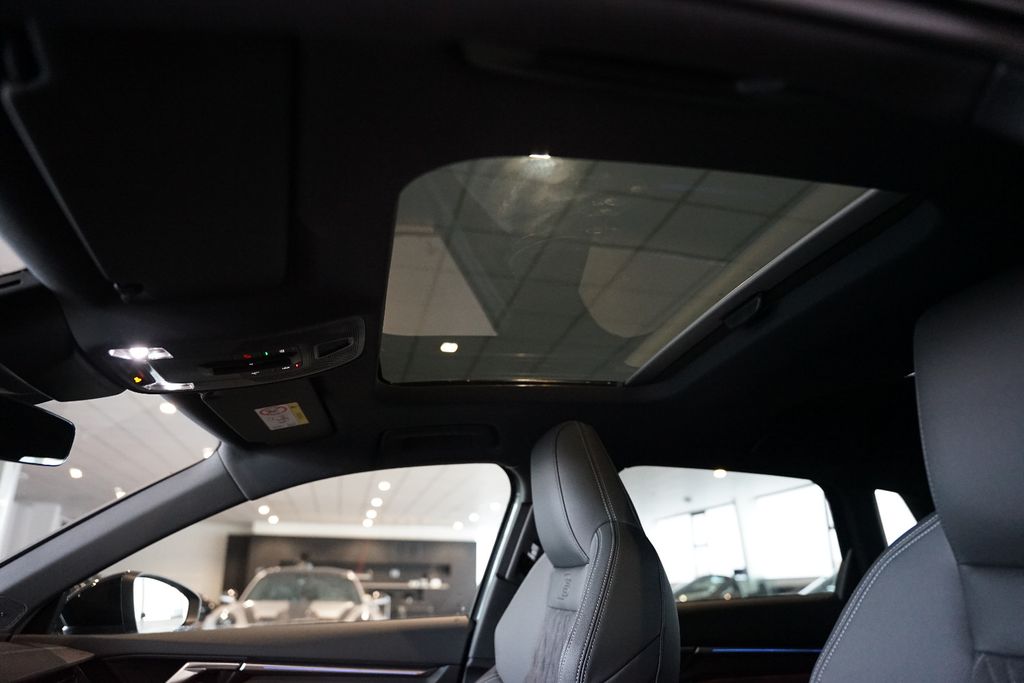 AUDI A3 Sportback 35 TFSI | 2x S line | Pano | Carbon AUDI A3 Sportback 35 TFSI | 2x S line | Pano | Carbon