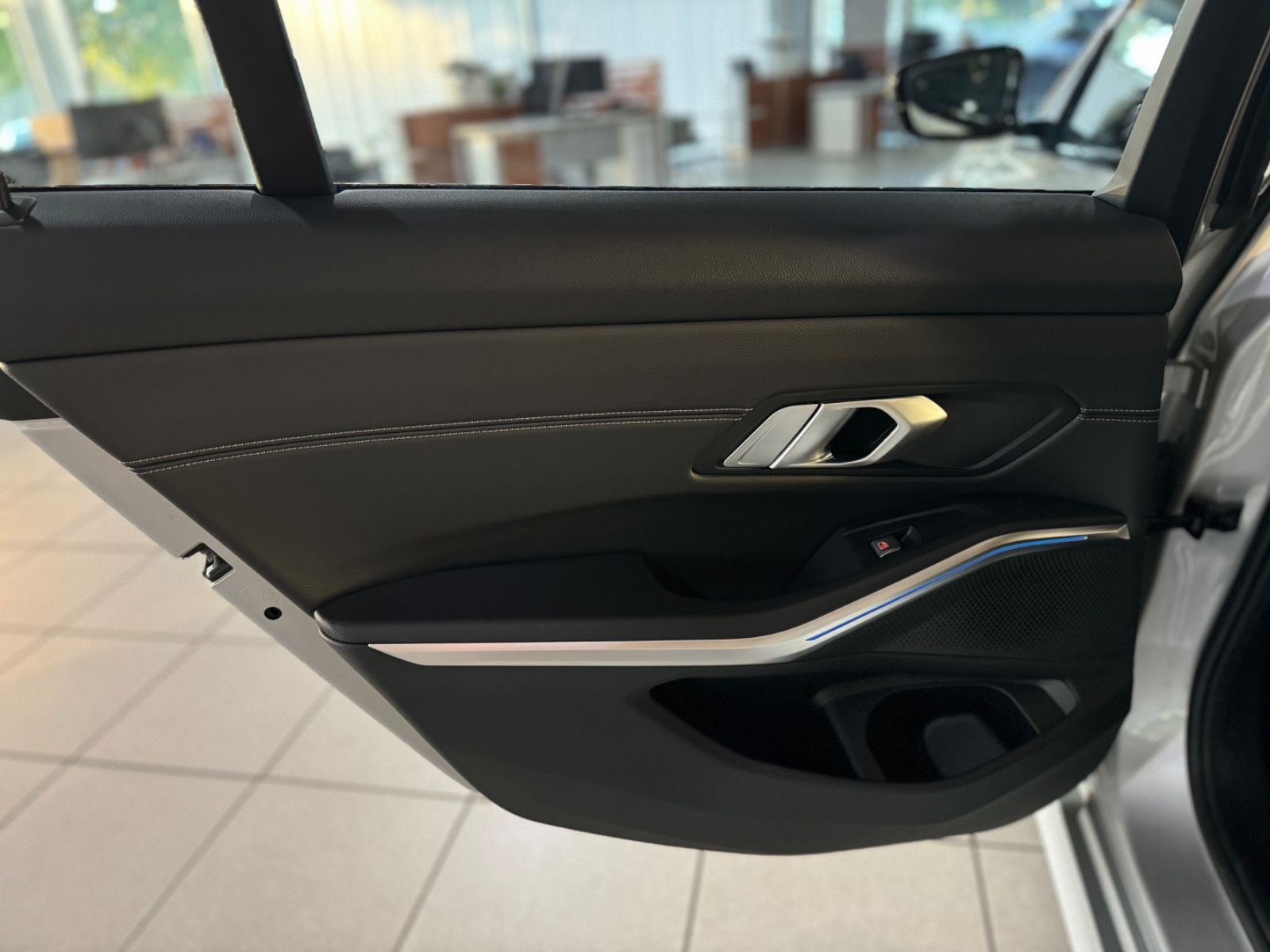 Fahrzeugabbildung BMW 320e xD Sport Line ACC Komfort HUD 360°Laser DAB