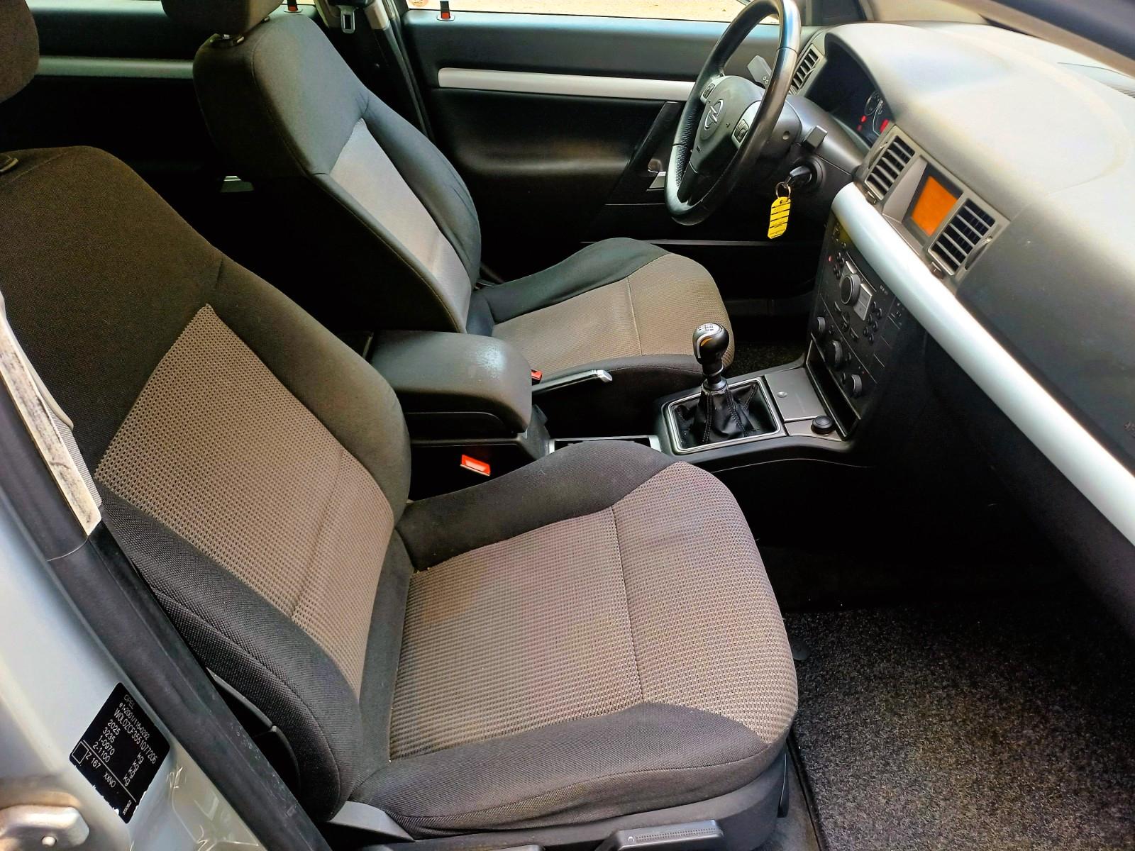 Opel Vectra 2005 — photo 11