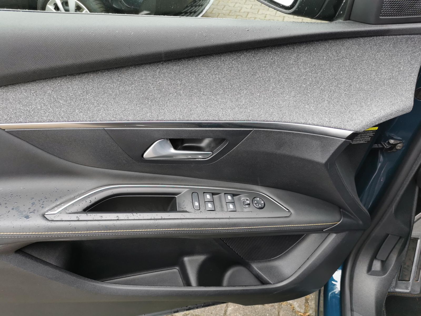 Fahrzeugabbildung Peugeot 3008 1.6 Hybrid 225 (Plug-In), Road Trip