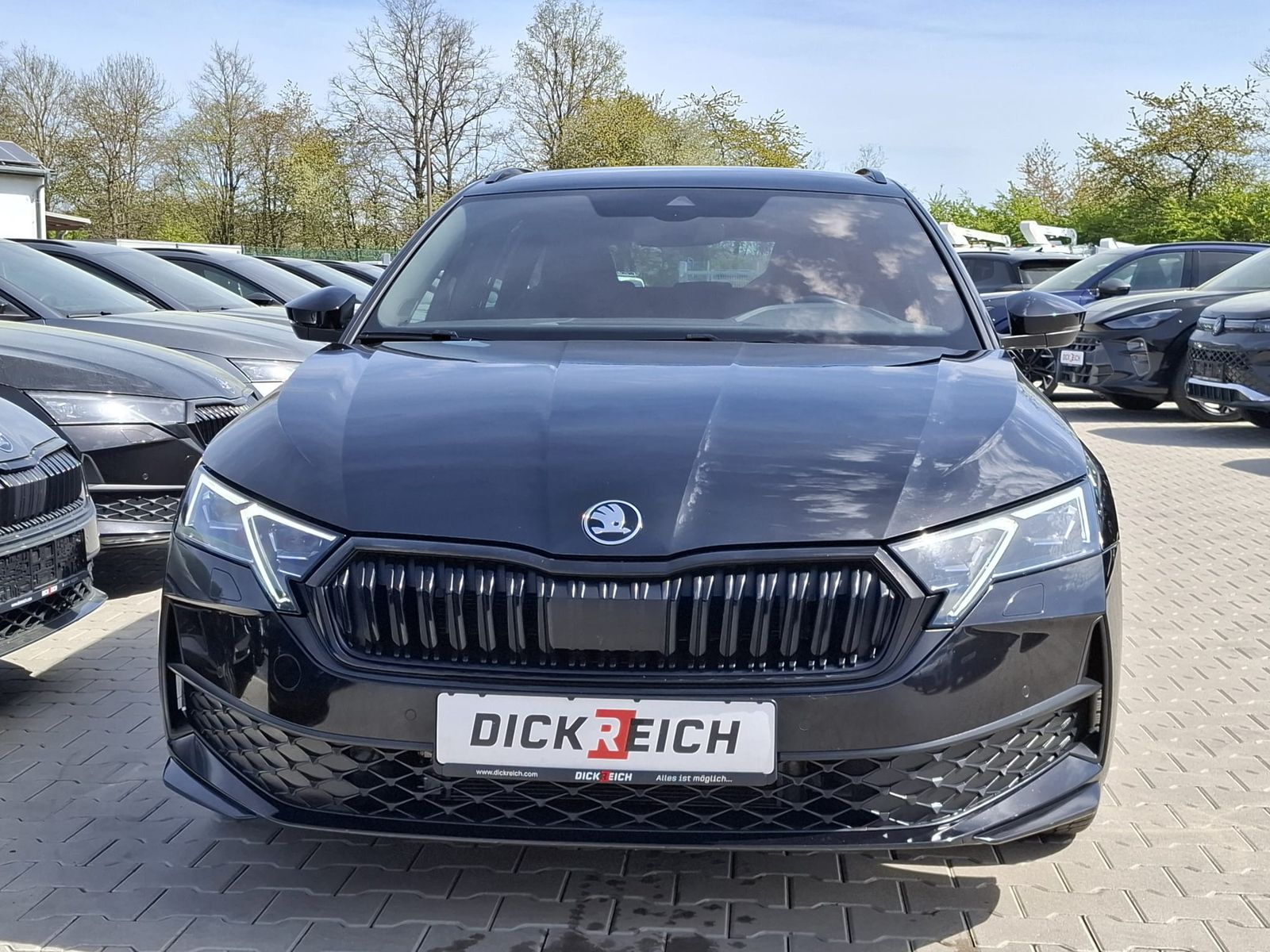 Fahrzeugabbildung SKODA Octavia 2.0 DSG Sportline MATRIX*AHK*CANTON*5J.G
