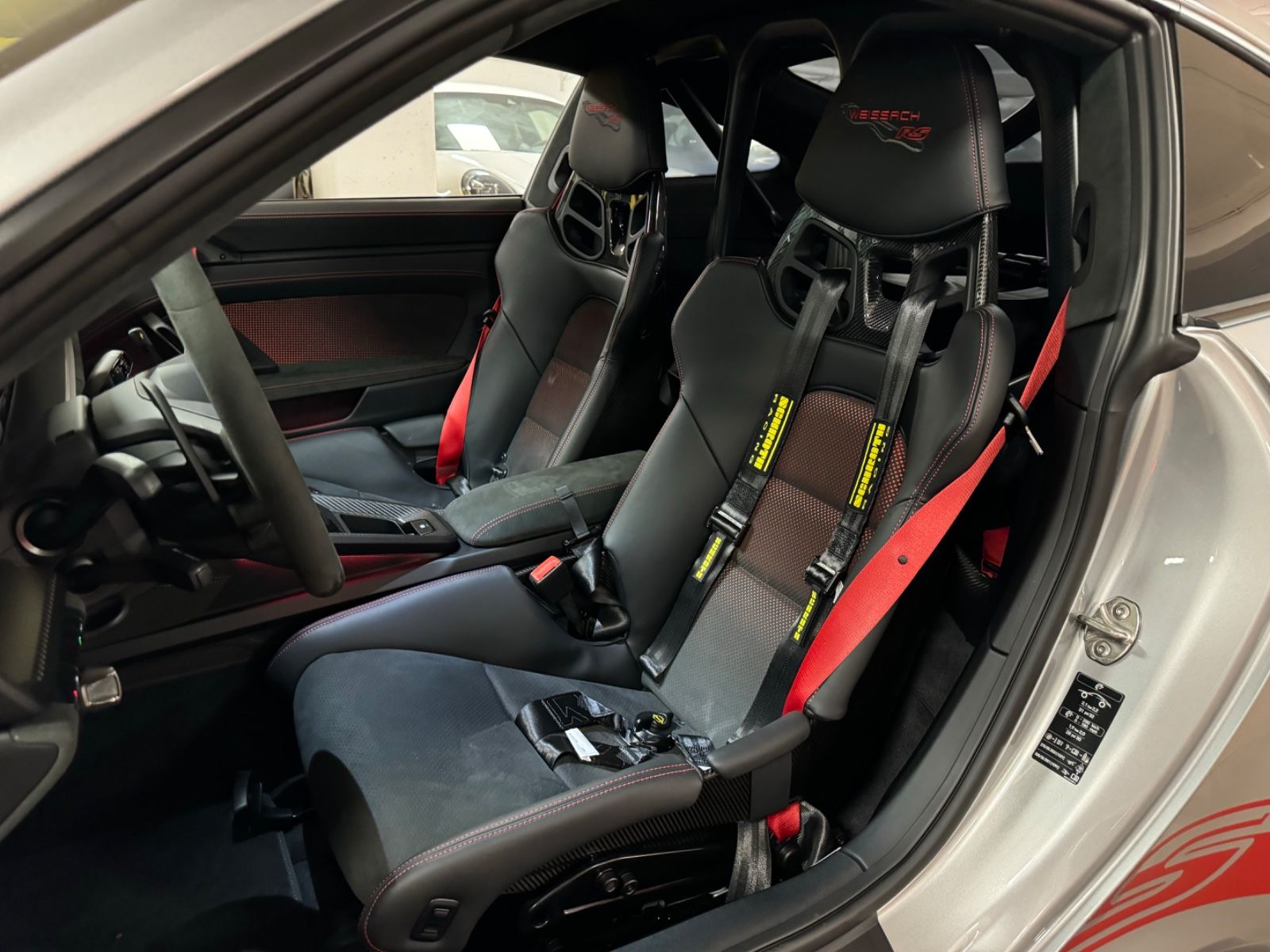 Fahrzeugabbildung Porsche 992 GT3 RS WEISSACH CARBON-KÄFIG CERAMIC 24 FULL