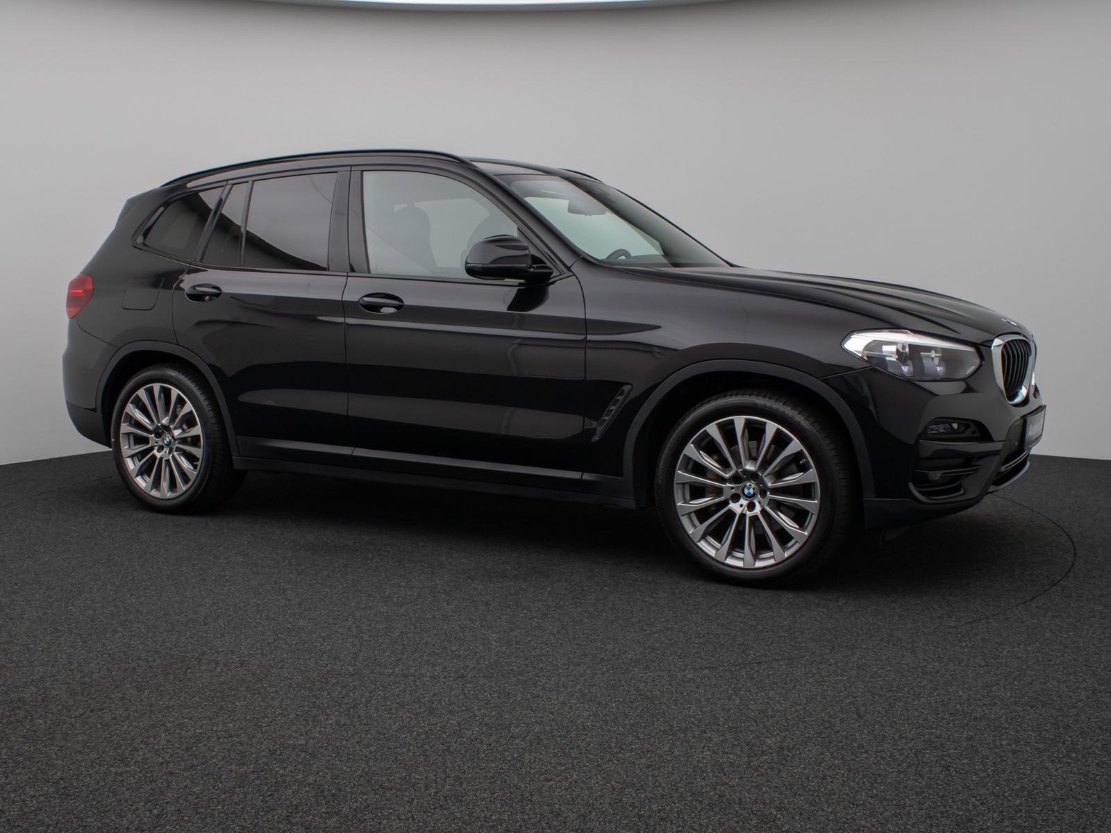 Fahrzeugabbildung BMW X3 xD30e Panorama HUD DAB HiFi Komfort Sport 20"