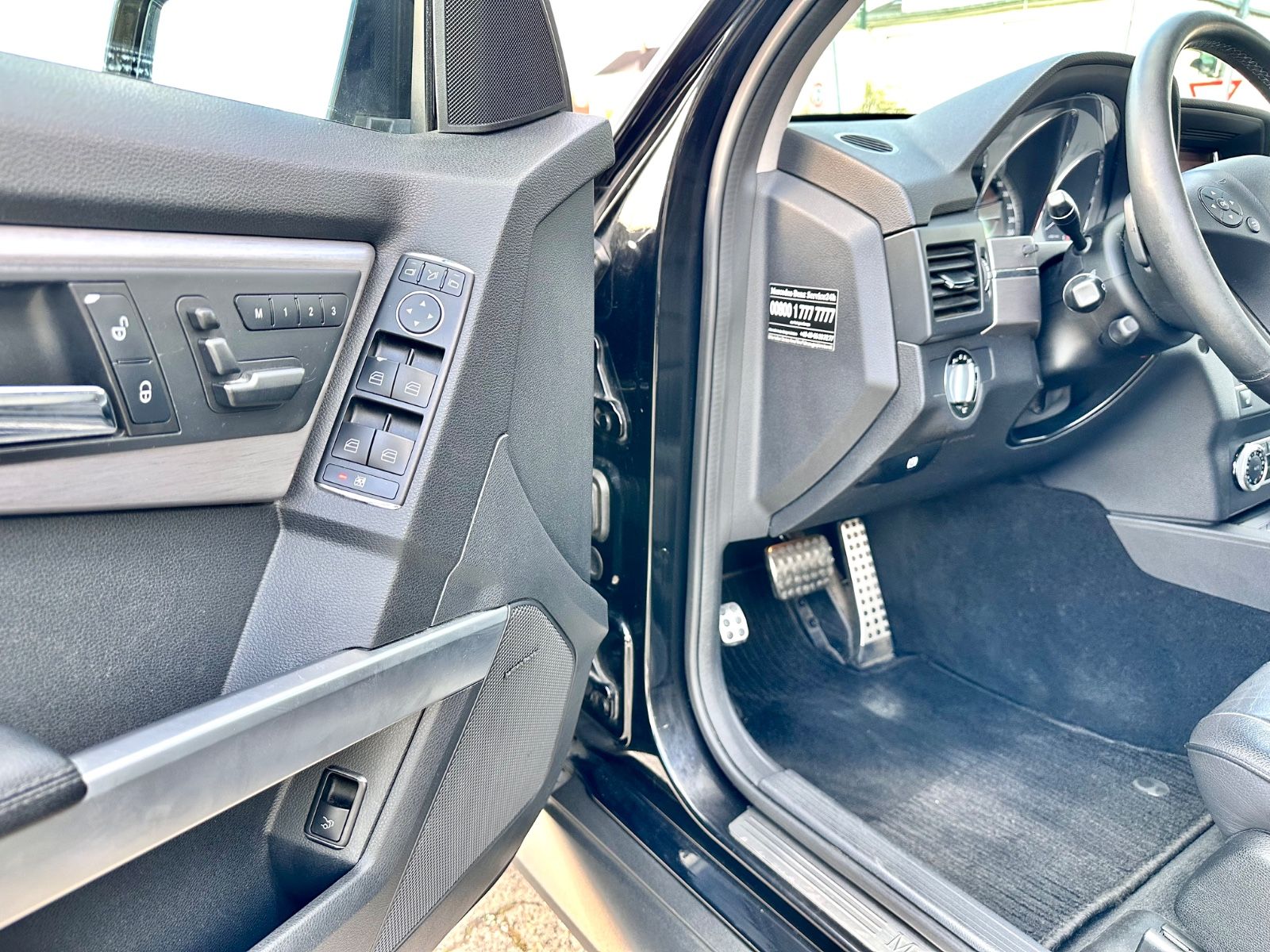 Fahrzeugabbildung Mercedes-Benz GLK 350 4MATIC*PANO+AHK+LEDER*