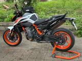 KTM Duke 890 R, Akra, Blipper u.v.m. - STREETFIGHTER