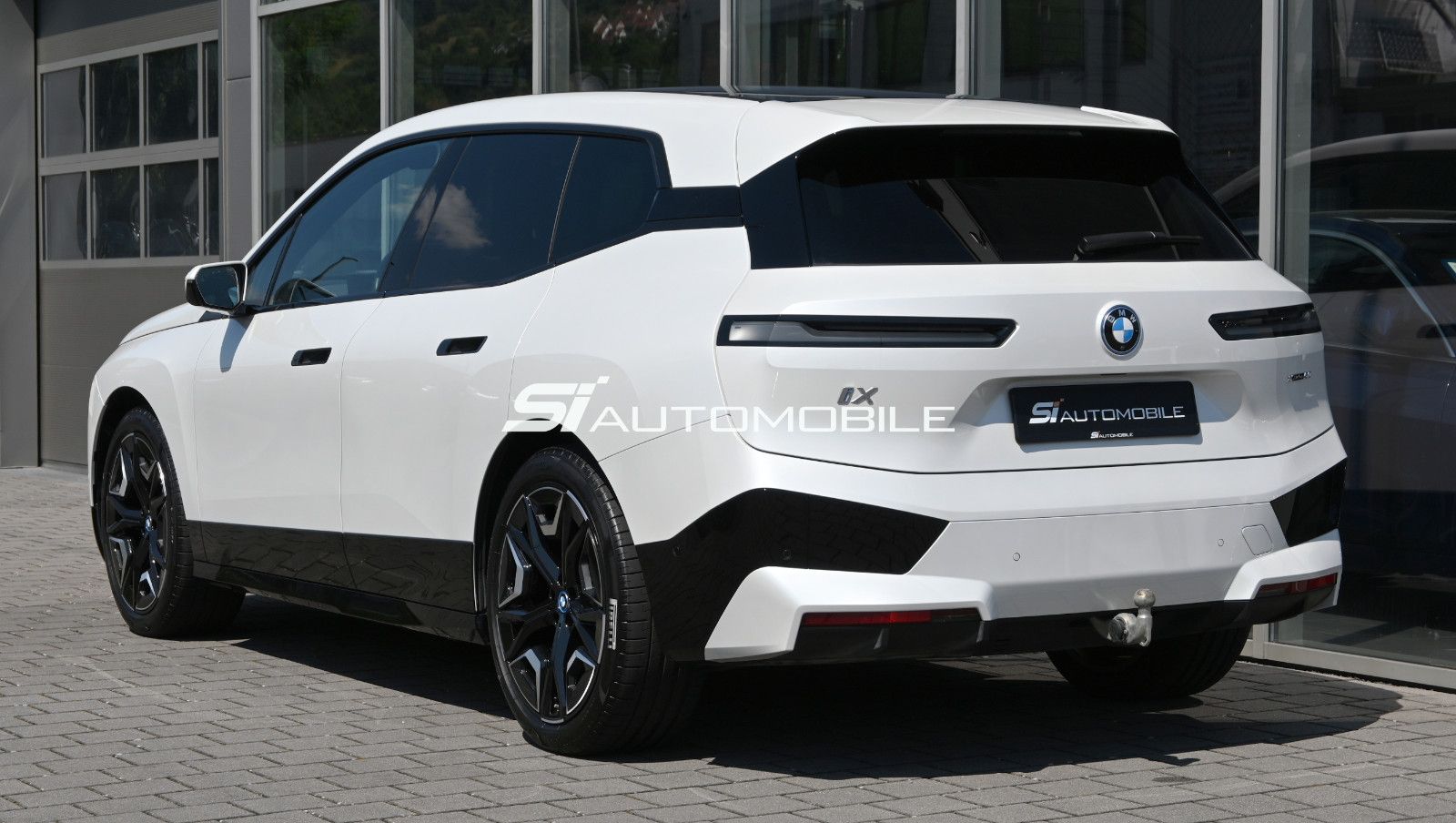 Fahrzeugabbildung BMW iX xDrive50 °AHK°AMIDO°LUFTFEDERUNG°PARKING PROF