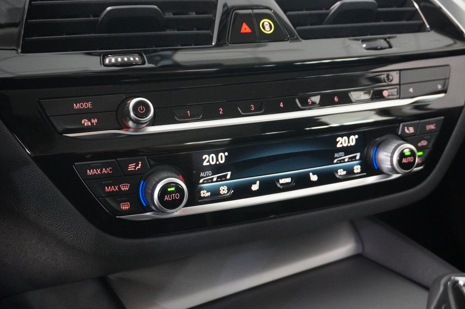 Fahrzeugabbildung BMW 520D TOURING BUSINESS NAVI/LED/VIRTU./SH/HUD/AHK