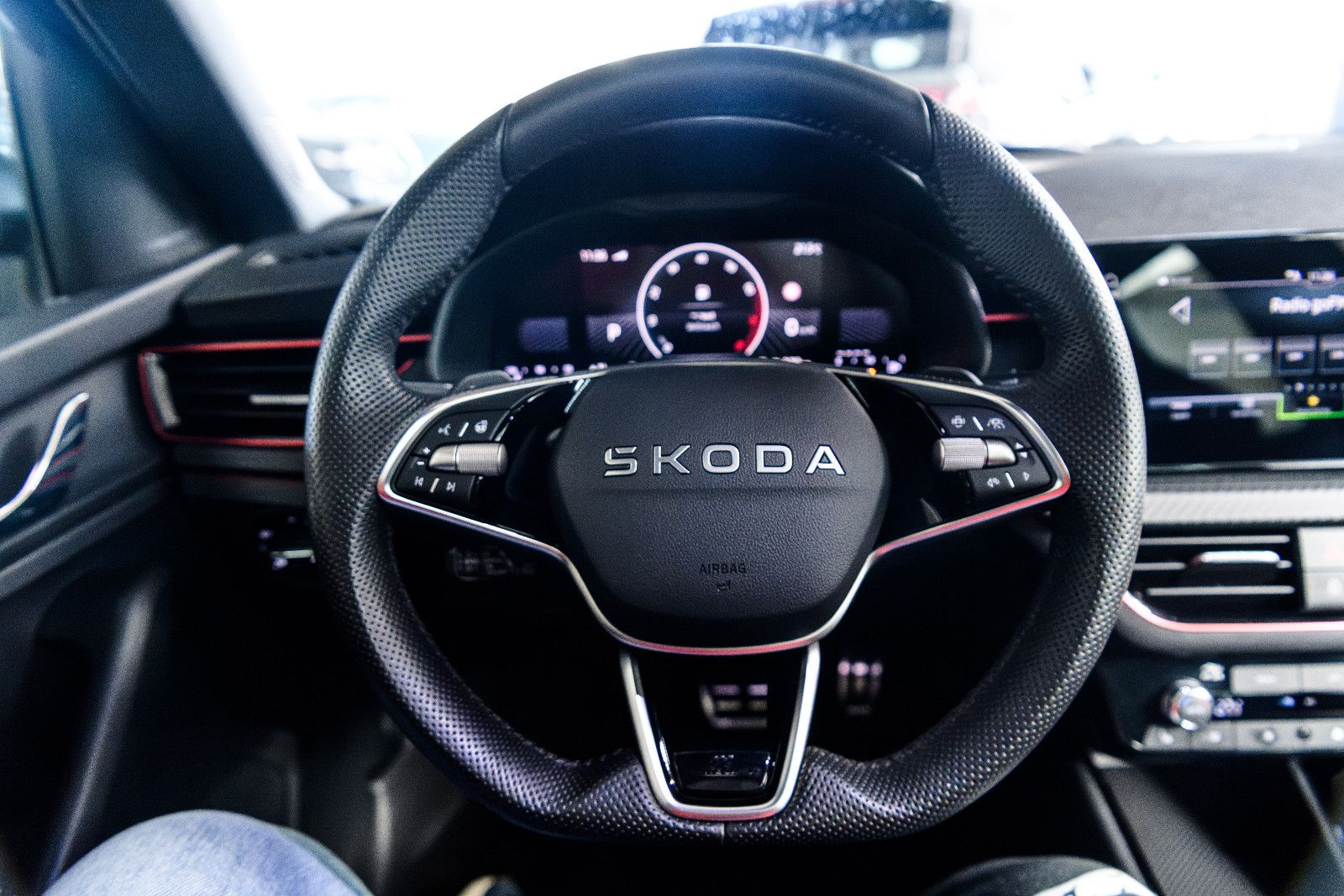 Fahrzeugabbildung SKODA Kamiq Monte Carlo + ACC + KAMERA + PANO + AHK