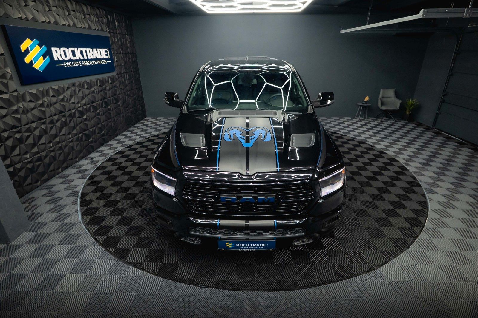 Fahrzeugabbildung Dodge RAM 5.7 V8 HEMI 4x4 OFFROAD Night-Paket LONGBED