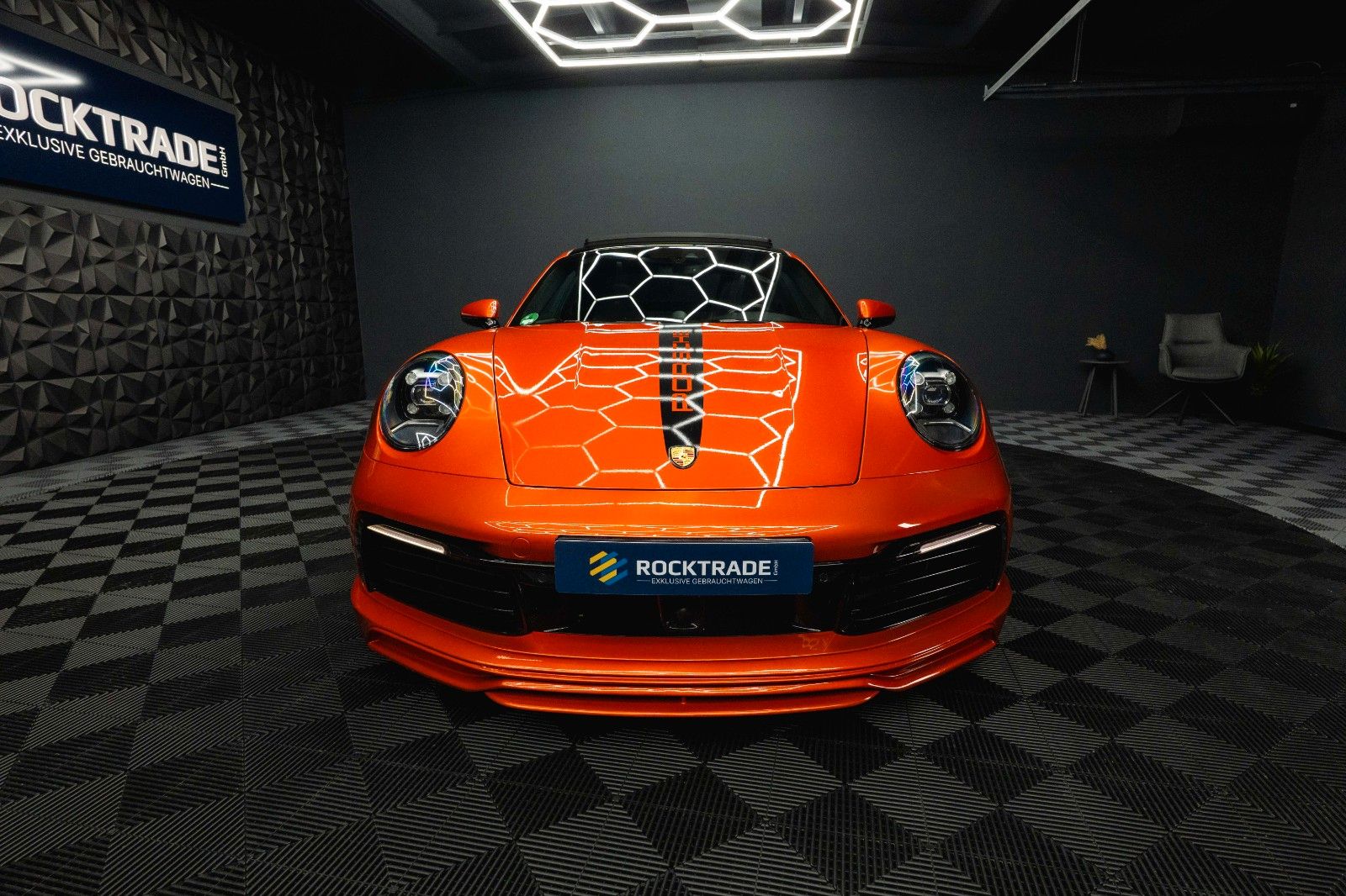 Fahrzeugabbildung Porsche 992 911 Carrera 4 S TECHART AKRAPOVIC 111 Punkte