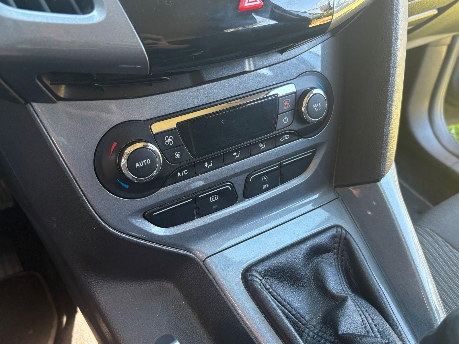 Ford Focus 2013 — photo 14