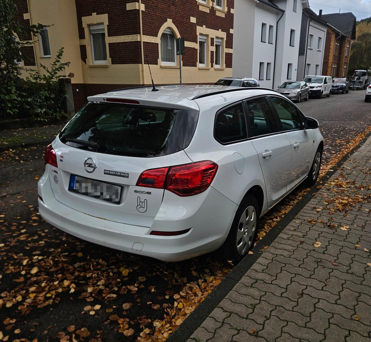 Opel Astra 2011 — engine 1.398 cm³, 101 HP (74kW)