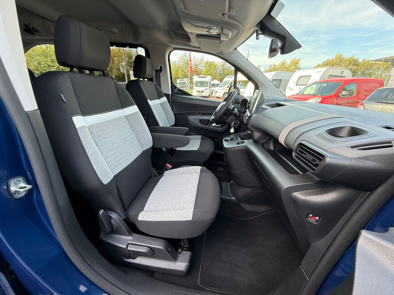 Fahrzeugabbildung Citroën Berlingo XL 7-SITZER AUTOM. KLIMA SITZHEIZ. CAM