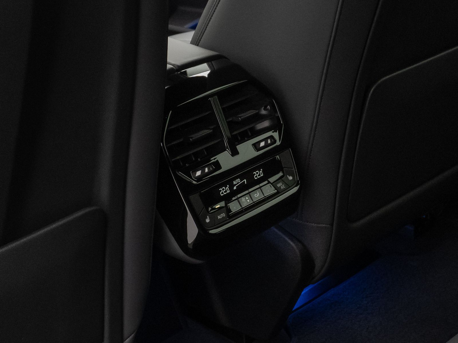 Fahrzeugabbildung BMW iX M60 360°Laser B&W DAB SoftCL ACC AHK 22Zoll