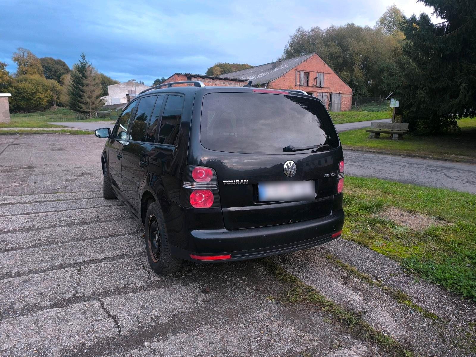 Volkswagen Touran 2010 — вигляд ззаду