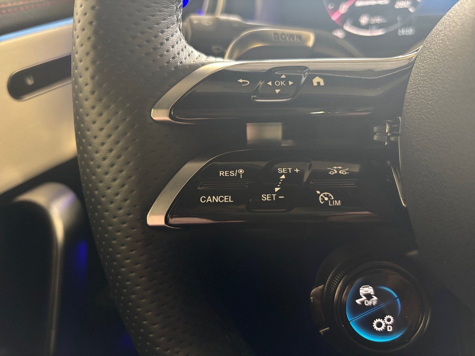 Fahrzeugabbildung Mercedes-Benz CLA 35 4M AMG*Aero*Pano*Burmester*Kam*Distronic*