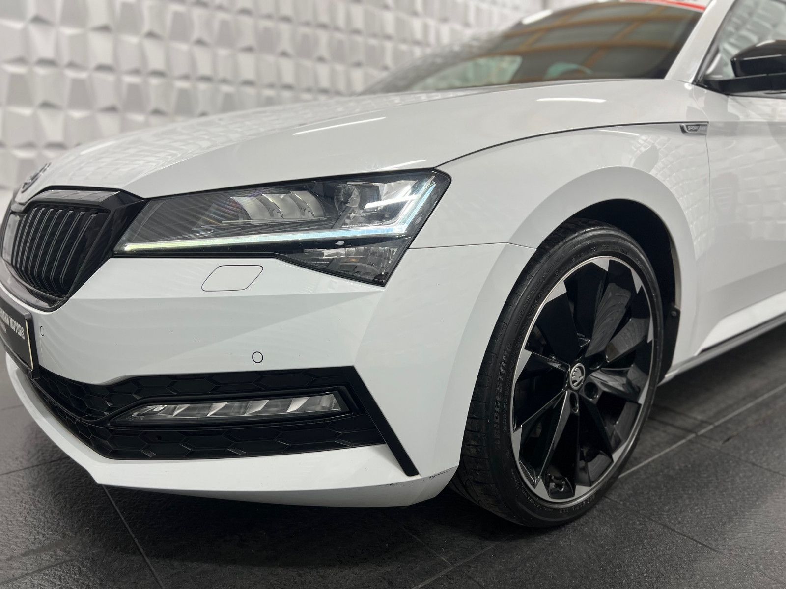Skoda Superb Lim. 1.5 TSI Sportline LED ACC Nav Kam foto 4