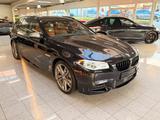 BMW M550 F11/360KAMERA-DACHHIMMEL-ALCANTARA-LED/STH - mit Diesel-Antrieb: Schwarz, Alcantara, Beheizbares Lenkrad, Kombi, mit Klimaautomatik