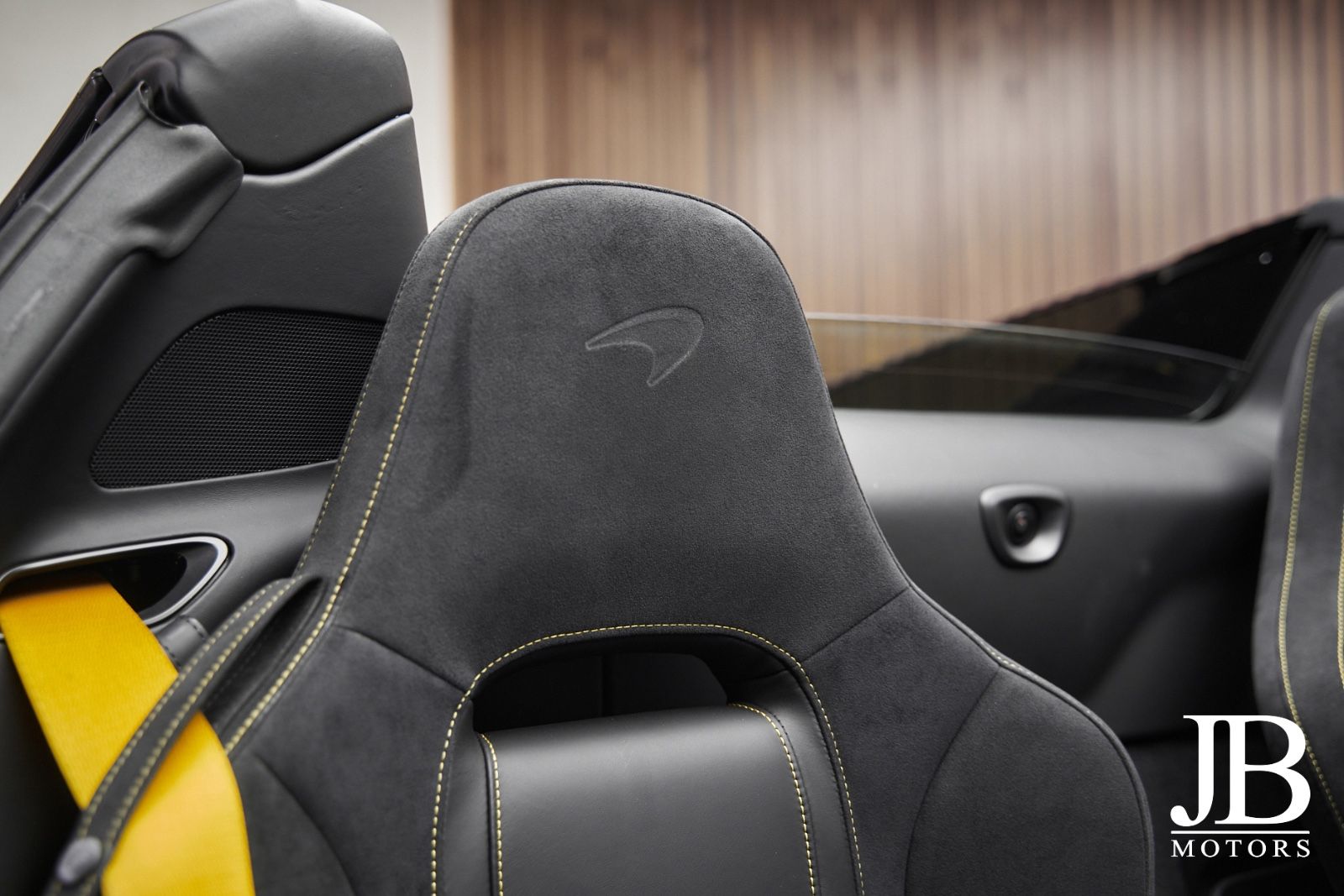 Fahrzeugabbildung McLaren 720s Spider MSO Carbon B&W Sound Lift Novitec