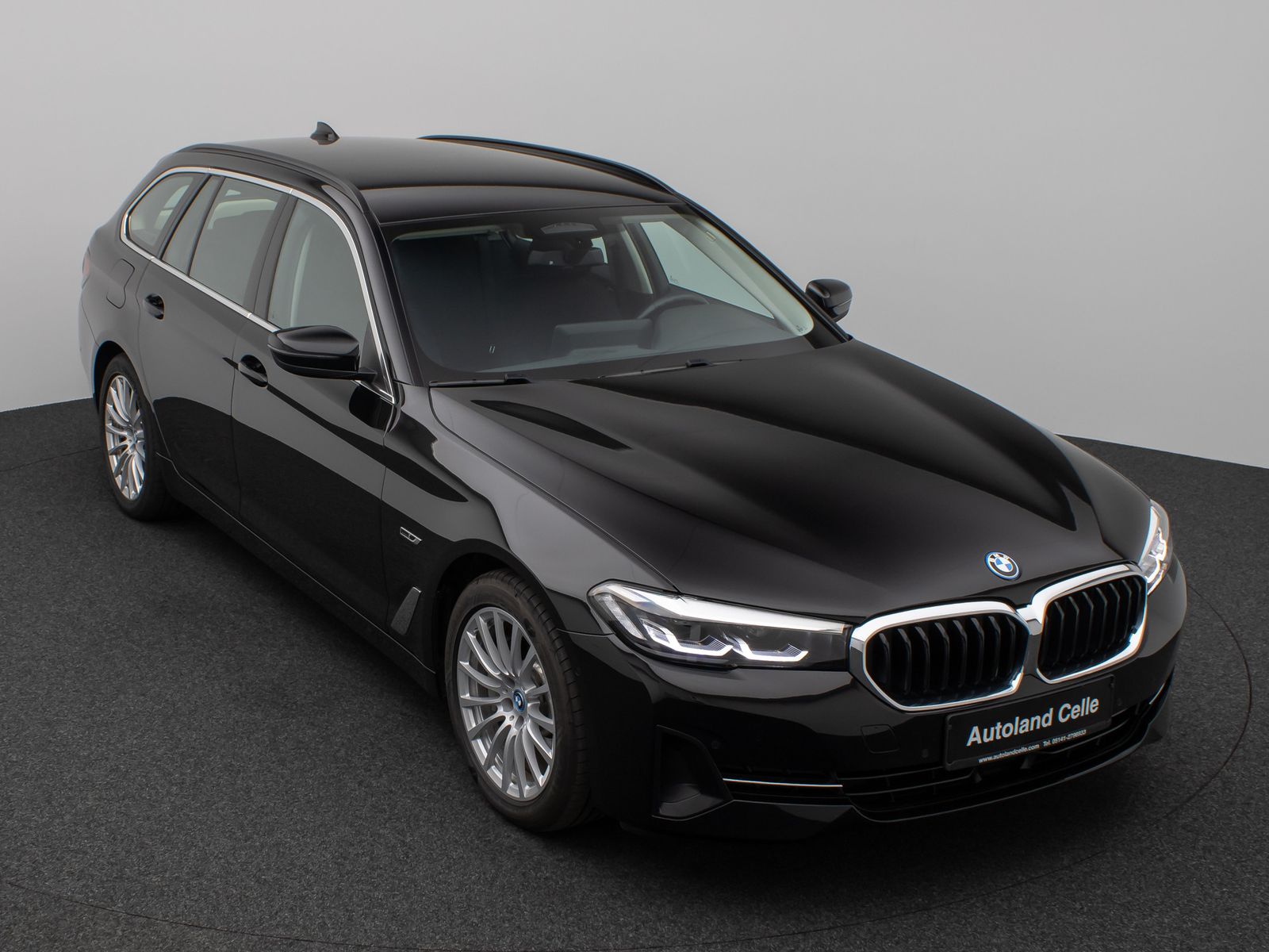 Fahrzeugabbildung BMW 530e Kamera DAB CockPitPro Stop&Go Alarm LED