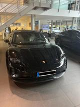 Porsche Taycan - -
