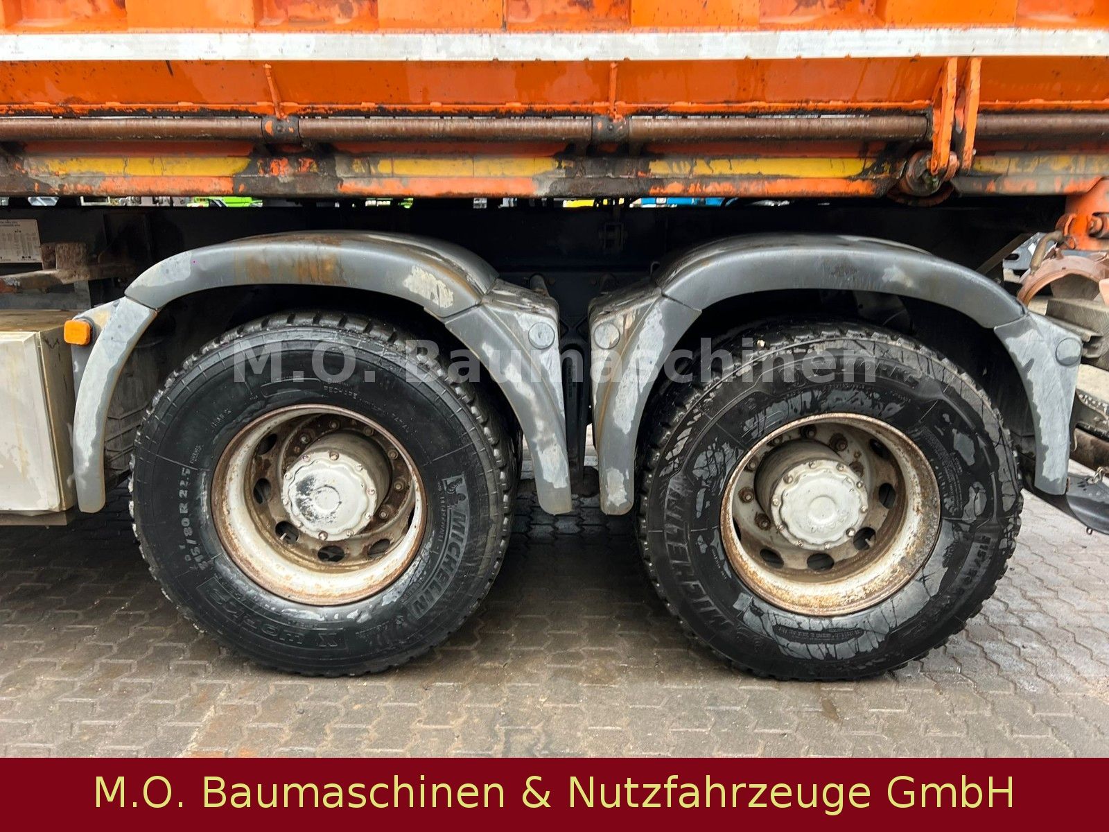Fahrzeugabbildung MAN TGS 26.440 / 6x6 /3-Seitenkipper / Plane / AC /
