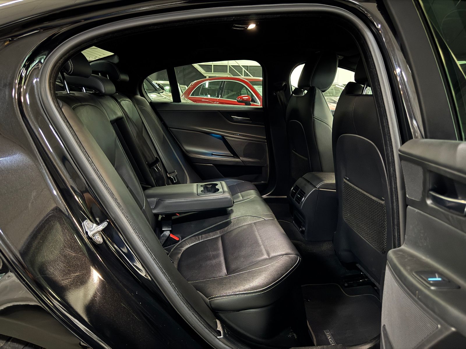 Fahrzeugabbildung Jaguar XE 2.0 d 8GT LANDMARK R-SPORT BLACK EDITION VOLL