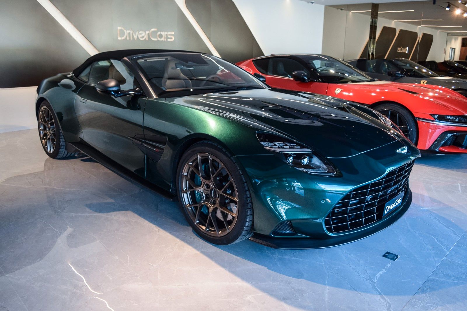 Aston Martin VANQUISH VOLANTE - FULL CARBON - B&O imagem 3