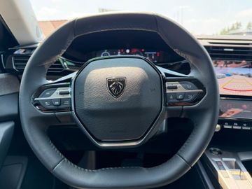 Peugeot 408 - 8