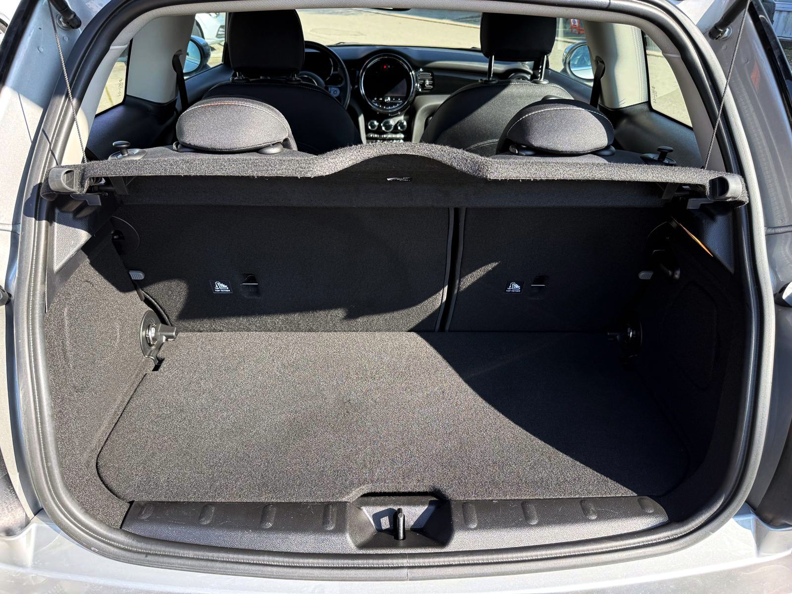 Fahrzeugabbildung MINI Cooper Aut. Essential-Trim LED KAM PDC SHZ AMBI