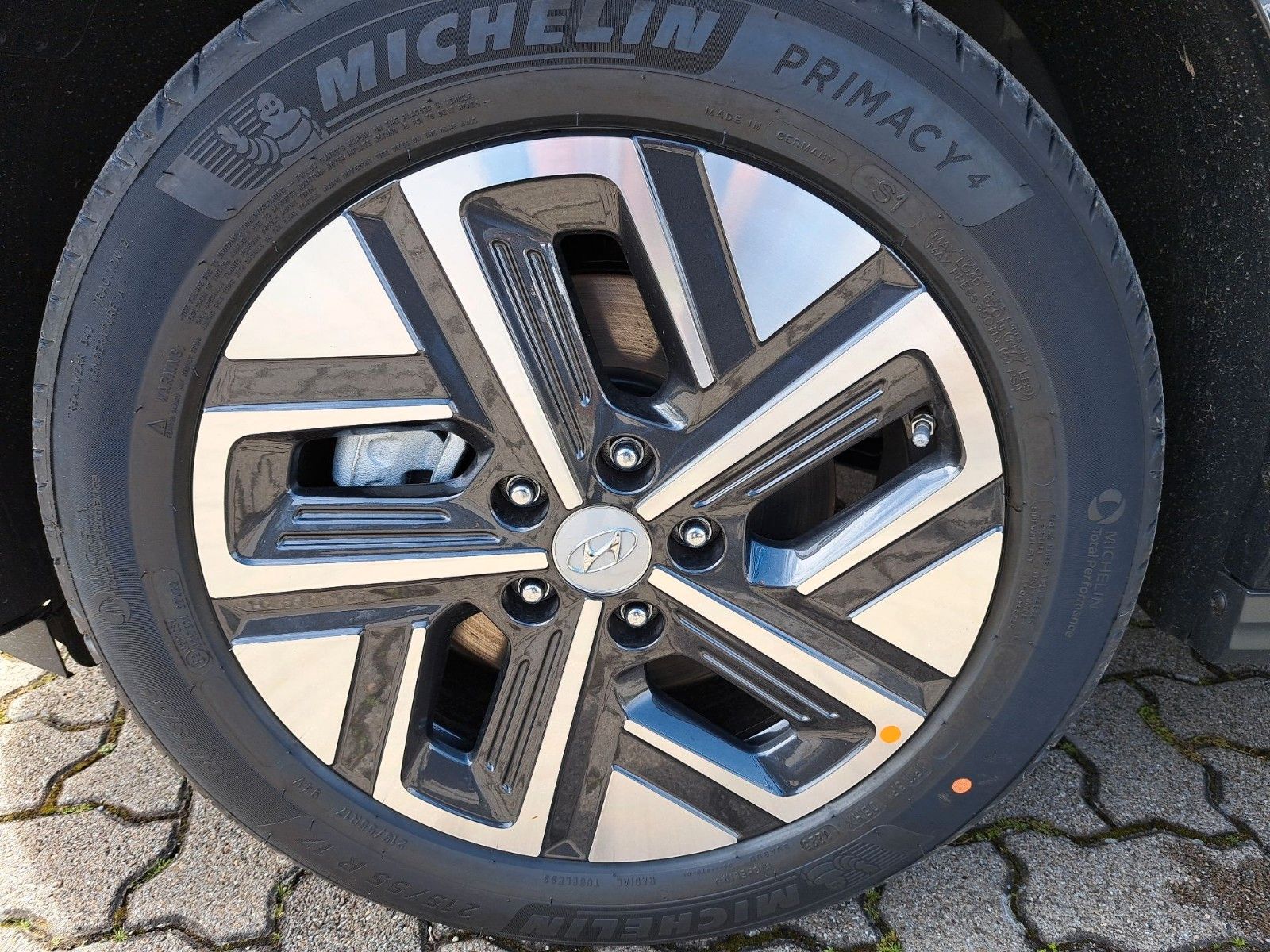 Fahrzeugabbildung Hyundai Kona Trend Elektro 2WD/Navi-Paket/Assitenz-Paket