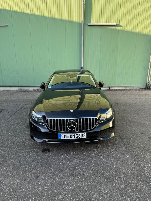 Image of Mercedes-Benz E 220
