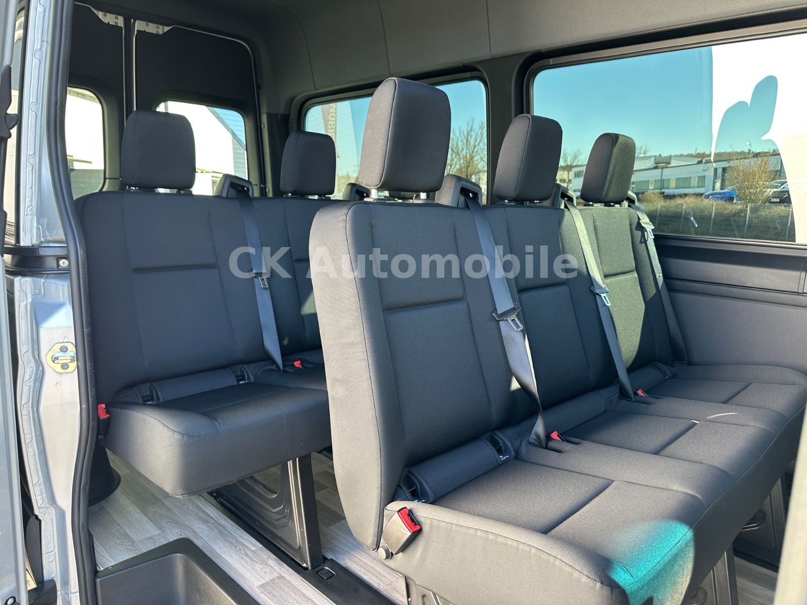 Fahrzeugabbildung Mercedes-Benz Sprinter 319 Kombi 4x4/8 Sitze/Klima/Navi/Kamera