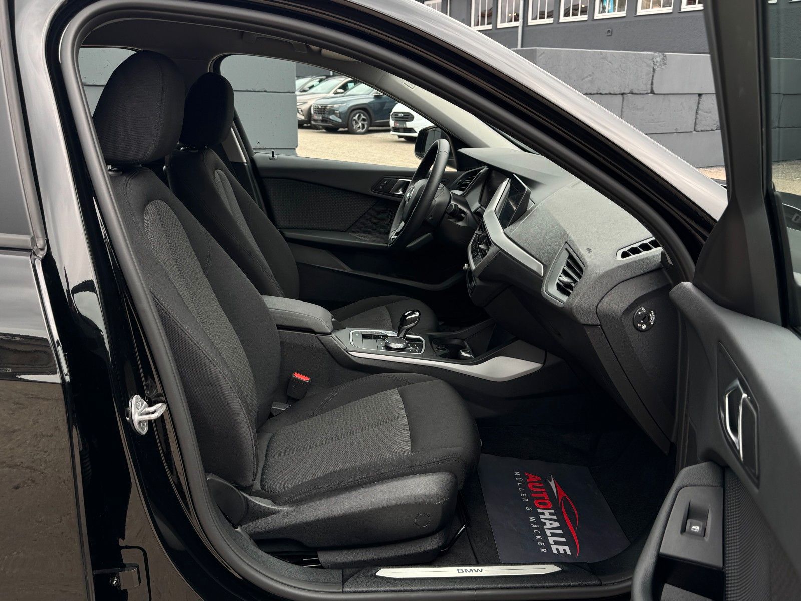 Fahrzeugabbildung BMW 116i Advantage CarPlay BT SHZ PDC Lim Temp LKAS