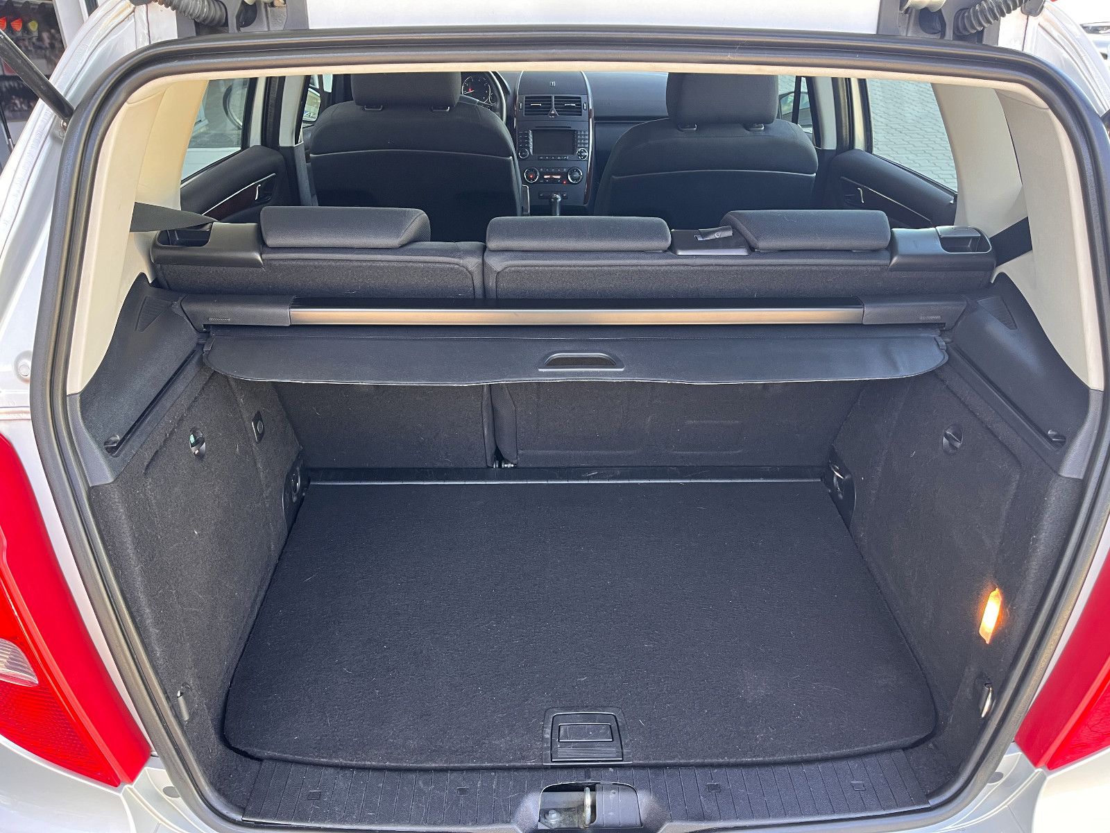 Fahrzeugabbildung Mercedes-Benz A 200 5-türig Automatik