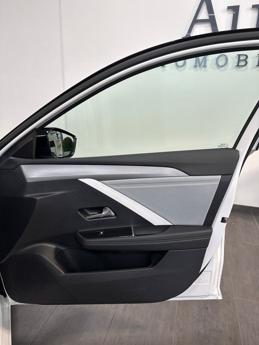 Fahrzeugabbildung Opel Astra SpT 1.5 D Elegance Aut. NAV+LED+KAMERA+SHZ
