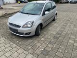 Ford Fiesta 1.6 mit neue tüv - Ford Fiesta aus 2005: 1.6