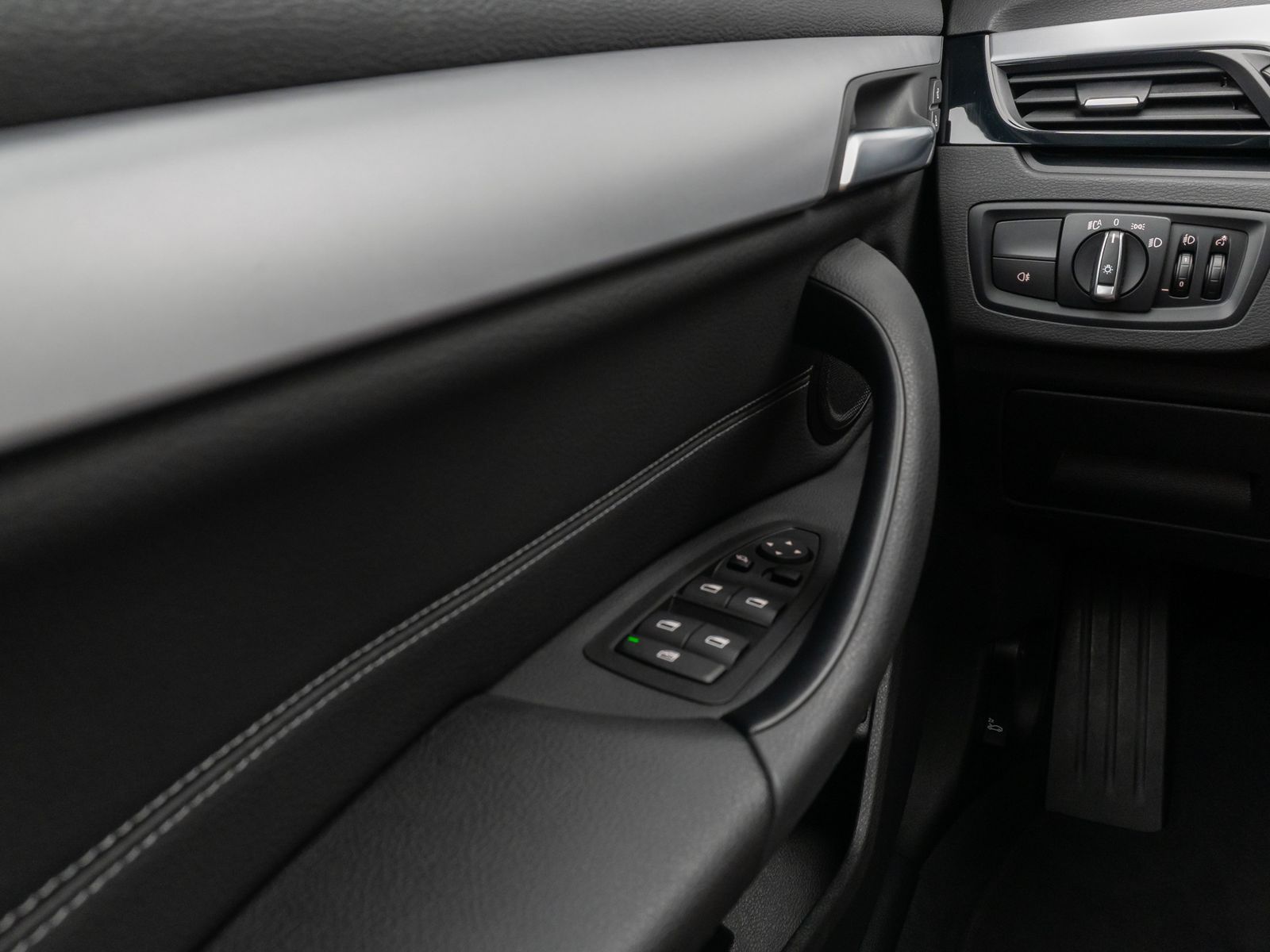 Fahrzeugabbildung BMW X1 xD25e Panorama DAB Navi Parkassistent Sport