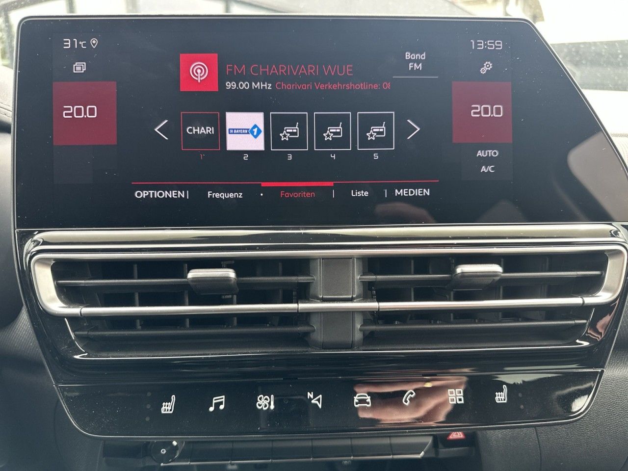 Fahrzeugabbildung Citroën C5 AIRC HYBRID 136 e-DSC6 e-SERIES - mit KI generiert/bearbeitet