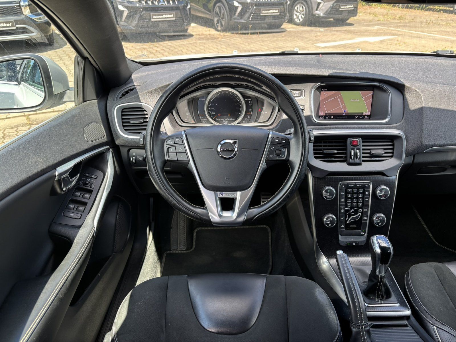 Fahrzeugabbildung Volvo V 40 T2 2.0 R-DESIGN*SHZ VORN/HINTEN*LED*BLUETOO