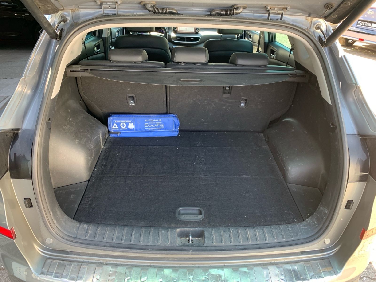 Fahrzeugabbildung Hyundai TUCSON 2.0 CRDi 8-AT Mild Hybrid Premium 4WD Exp