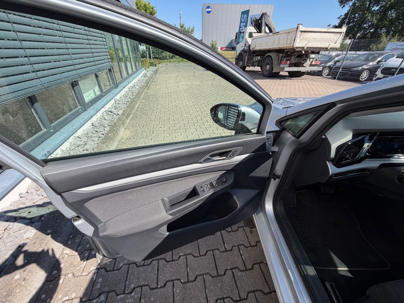 Fahrzeugabbildung Volkswagen Golf VIII Life Variant Navi