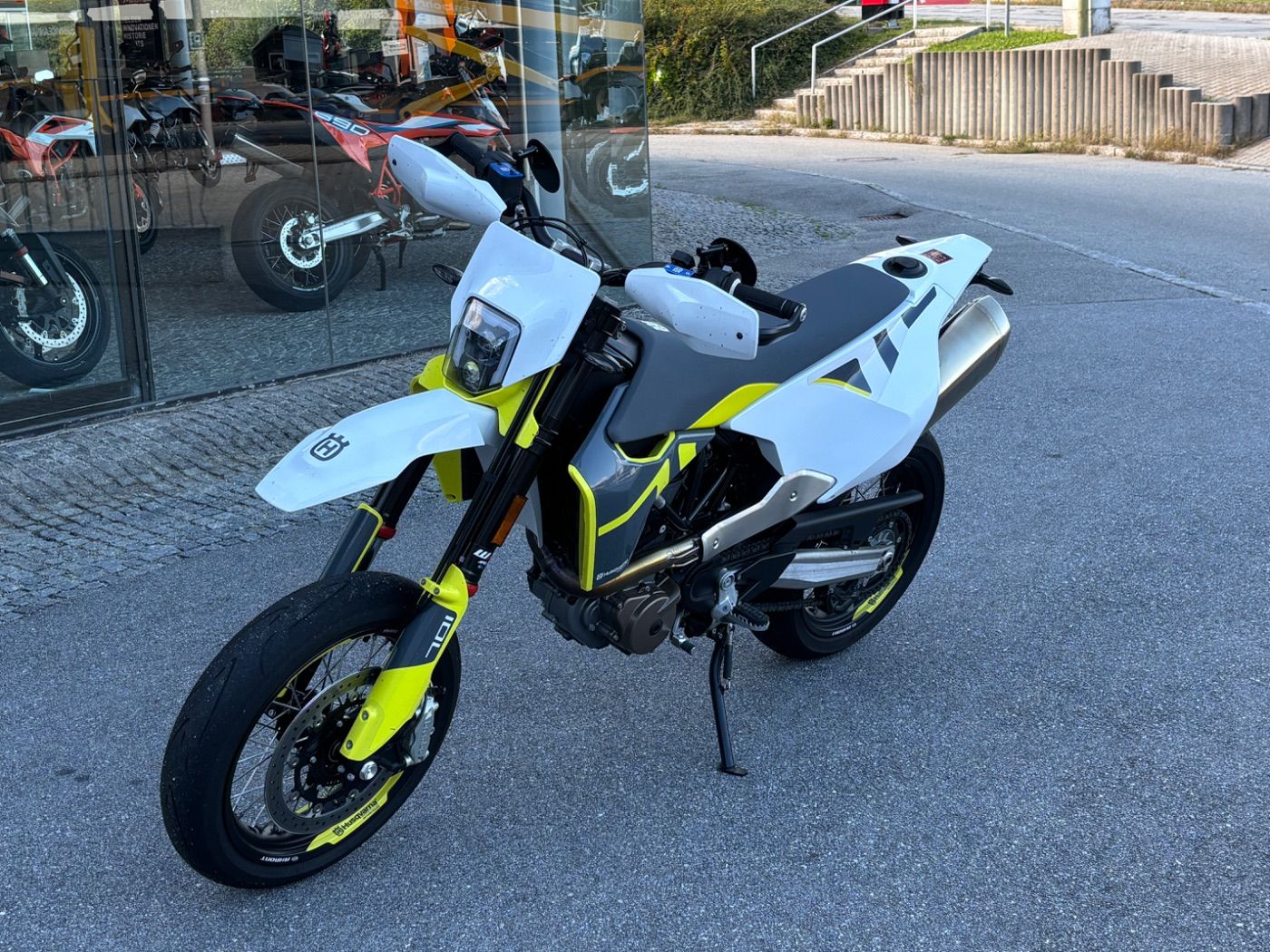 Fahrzeugabbildung Husqvarna 701 Supermoto Garantie bis 03.2026